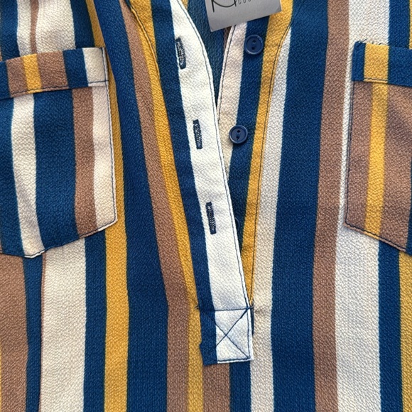 A cute casual shirt, dress, size small - Picture 5 of 5